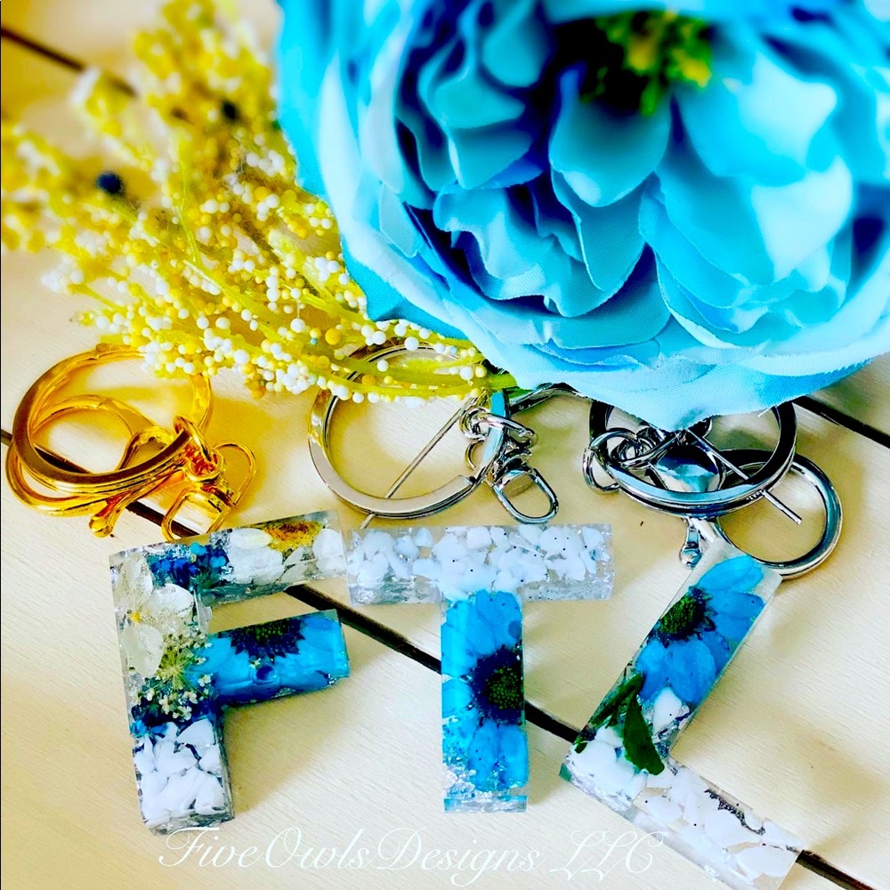 customized epoxy resin letter keychain